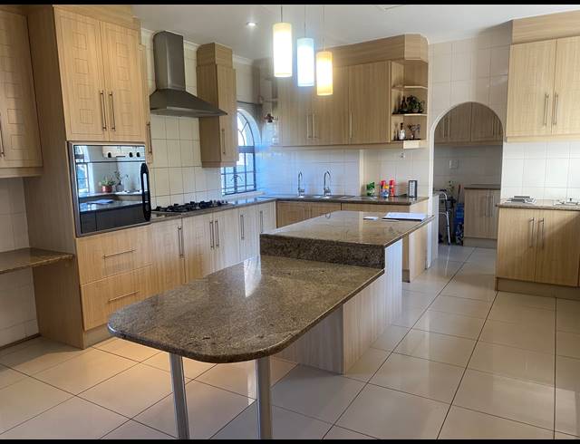 5 BEDROOM HOUSE FOR SALE IN MONDEOR
